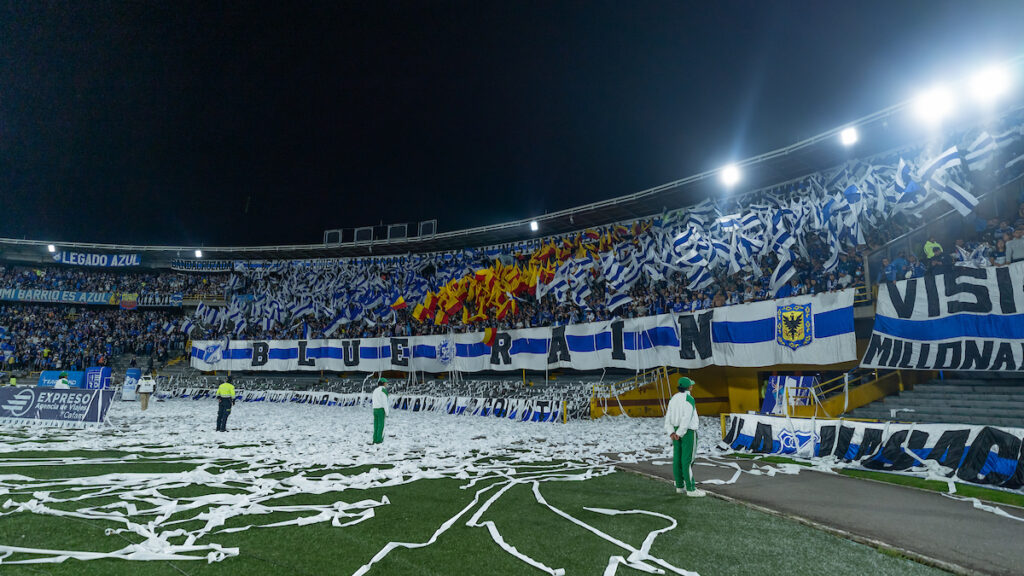 Hinchas de Millonarios, en El Campín. - Vizzor Image.
