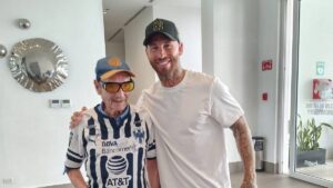 Sergio Ramos y jugadores de Monterrey cumplen sueño de abuelo en su cumpleaños