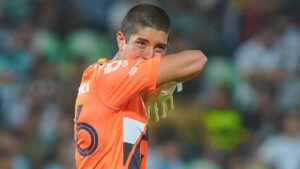 ¿Rodrigo Parra recibirá el respaldo de Pumas y Efraín Juárez tras su debut ante Santos?