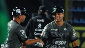 Los Olmecas de Tabasco apalean a Pericos de Puebla y se quedan con la serie