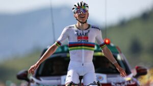 Un golpeado Tadej Pogacar se hace dueño del Tour de Francia 2025 en la etapa 12