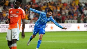 Ángel Correa da el zarpazo y se estrena con doblete en la victoria de Tigres ante Houston