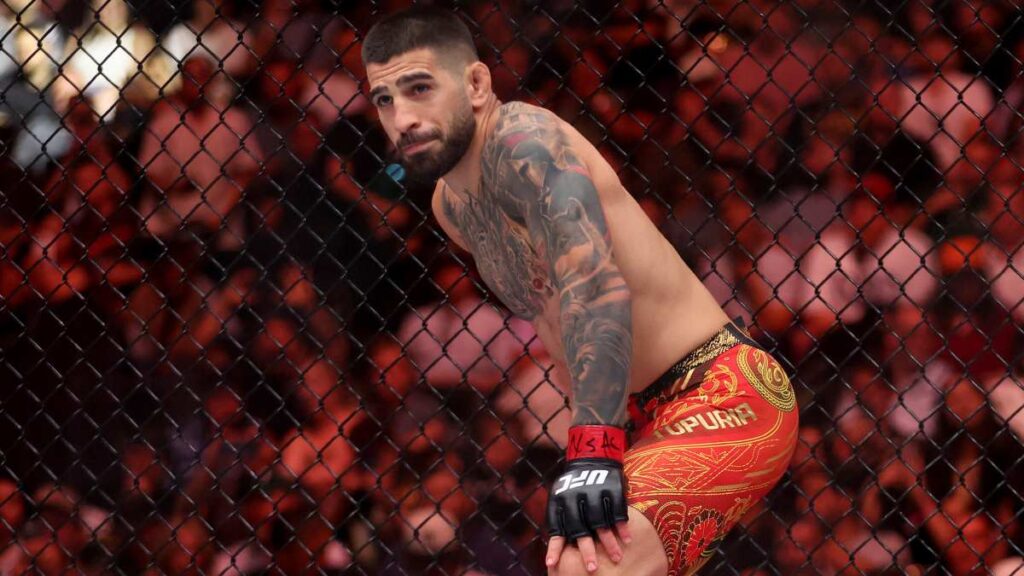 Ilia Topuria en UFC 317 ante Charles Oliveira