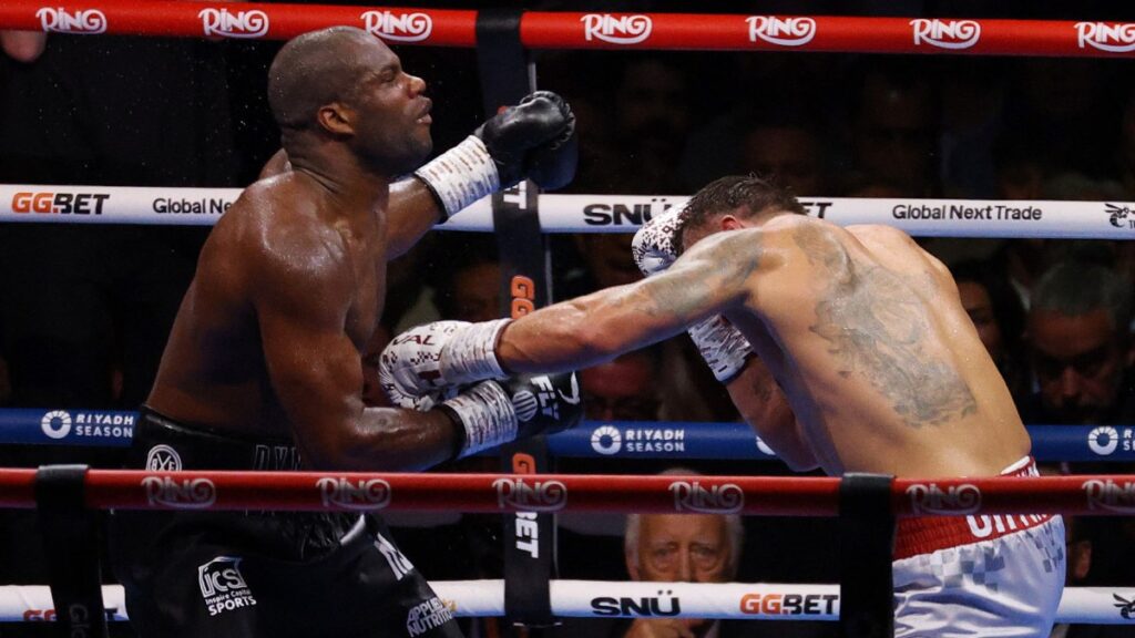 Oleksandr Usyk noquea a Daniel Dubois. | Reuters