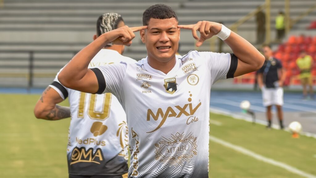 Llaneros celebrando la victoria ante Boyacá Chicó / Vizzor