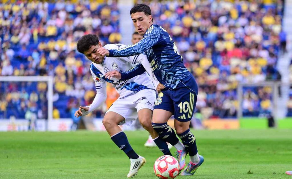 Zendejas en el amistoso ante Puebla, su primer juego con la 10