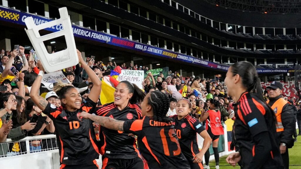 Selección Colombia festejando el paso a la final de la Copa América Femenina / Reuters