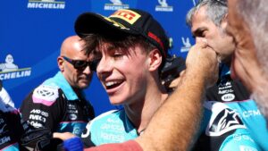 David Alonso firma una jornada histórica: triunfa en el GP de Hungría y alcanza su primer festejo en Moto2