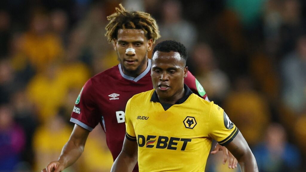 Jhon Arias jugando con los Wolves ante West Ham / Reuters/Andrew Boyers