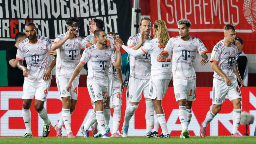 Bayern Munich festejando ante Wehen / REUTERS/Heiko Becker