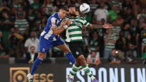 Luis Javier Suárez, un león solitario en la derrota del Sporting de Lisboa