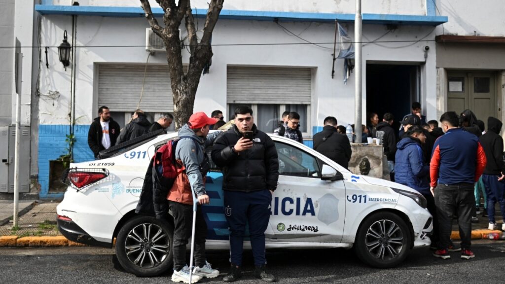 Liberan a aficionados chilenos detenidos tras los incidentes en el Independiente vs Universidad de Chile