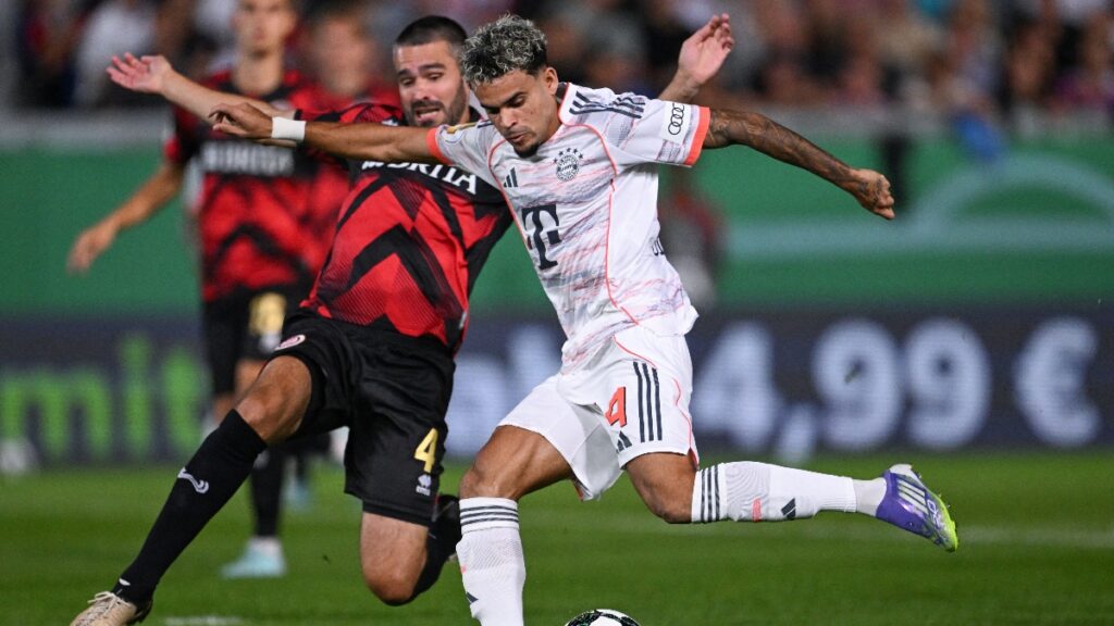 Luis Díaz jugando con el Bayern Múnich / KIRILL KUDRYAVTSEV / AFP