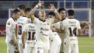 Alajuelense cierra su fichaje estrella, pero tiene una estadística que asusta a sus fanáticos