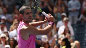 Alcaraz se mete a octavos de final del US Open con su 80° victoria de Grand Slam