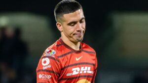 Alex Padilla y el Athletic Club sufren goleada de parte del Liverpool en partido amistoso