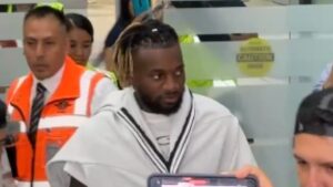 ¡Monumental bienvenida! La afición del América recibe a lo grande a Allan Saint-Maximin en el AICM