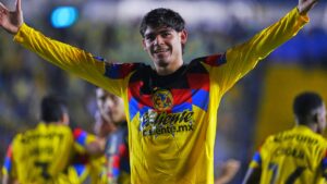 Henry Martín falla penal y el América se conforma con agridulce victoria en su regreso a la Liga MX