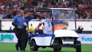 Cruz Azul sufre la baja de Ángel Sepúlveda por lesión en el duelo ante Chivas