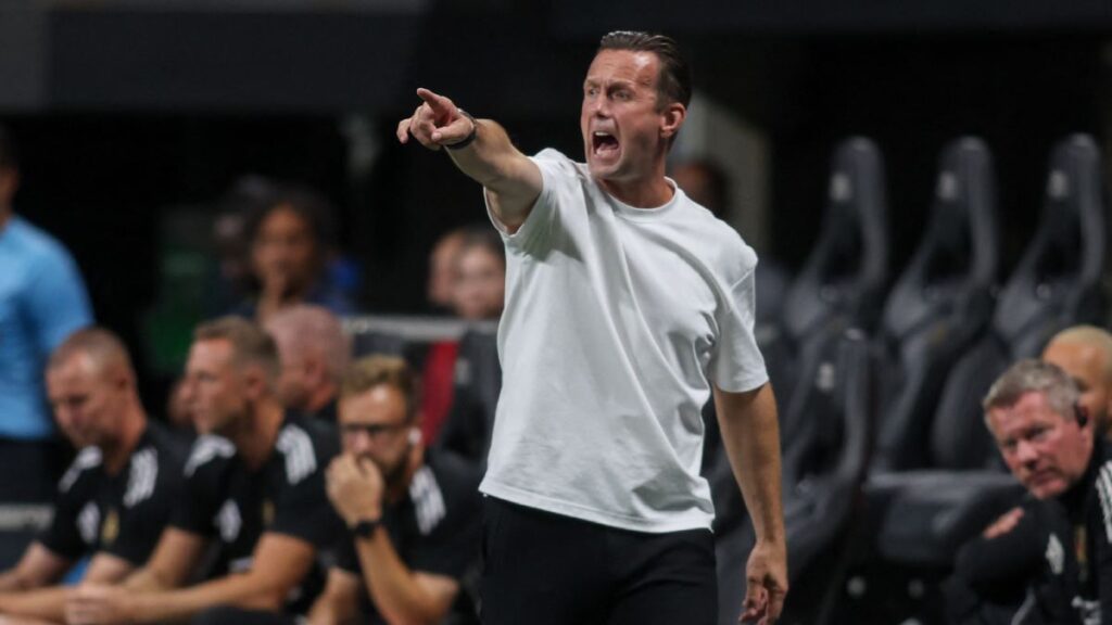 Ronny Deila se va frustrado por derrota del Atlanta United y el arbitraje ante Pumas
