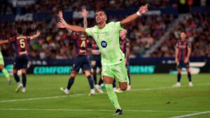 Barcelona firma la remontada ante el Levante gracias a un autogol en el tiempo agregado