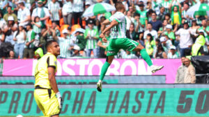 Un ‘Bauzazo’ noquea a un ingenuo Envigado: las claves del triunfo de Atlético Nacional