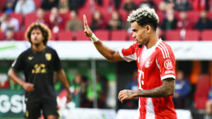 Luis Díaz aprende a espantar los fantasmas en el Bayern y anota gol contra Augsburgo