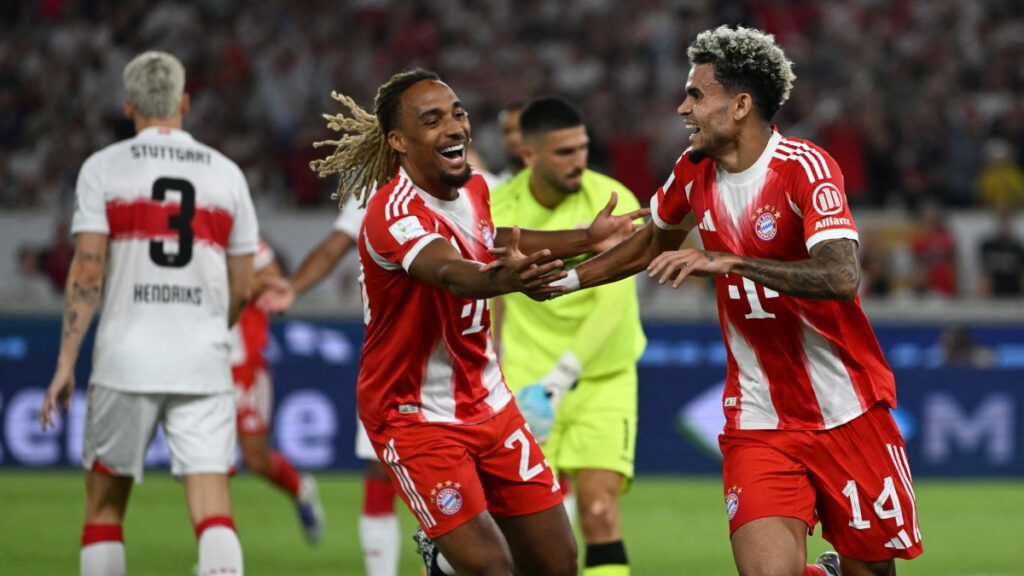 Sacha Boey y Luis Díaz celebran. - Thomas Kienzle, AFP.