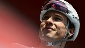 Jasper Philipsen se impone en el sprint y es el primer líder de la Vuelta a España 2025