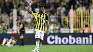 Mourinho no perdona: la advertencia a Jhon Durán tras su debut en Turquía