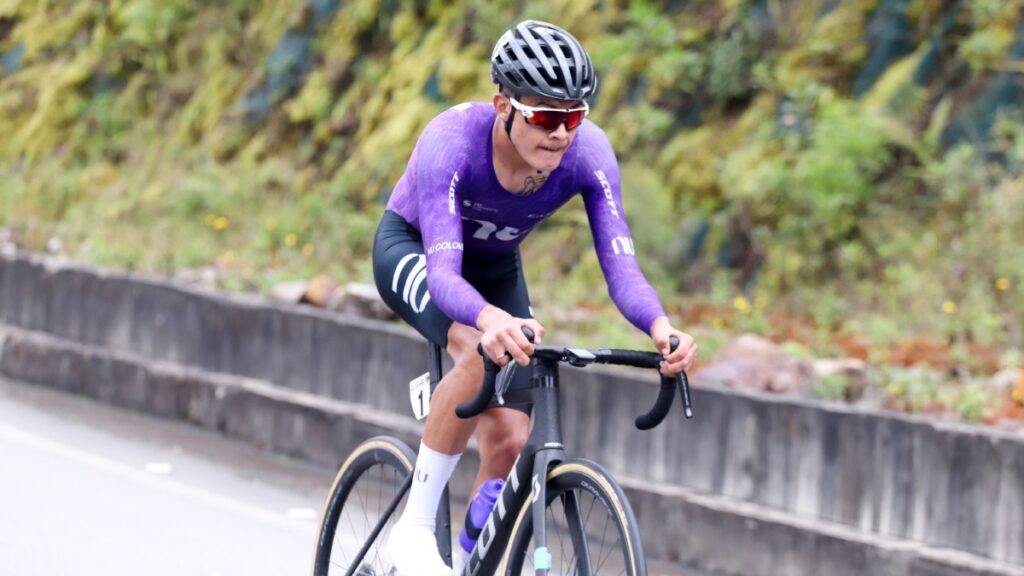 Ciclistas de La Vuelta a Colombia | FCC.