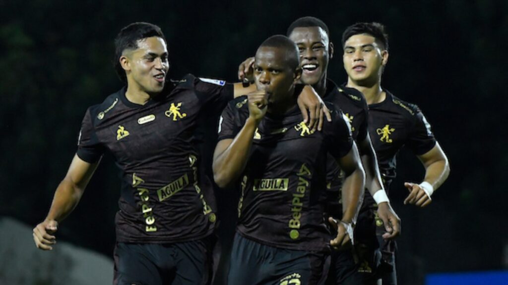 América celebrando ante Tigres | VizzorImage. 