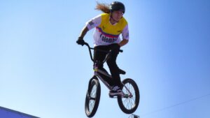 Queen Saray Villegas brilla en Asunción y gana el oro en BMX Freestyle