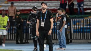 Raimondi, firme en América pese a las derrotas: “No siento que esté en la cuerda floja”