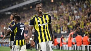 Jhon Durán despeja rumores y destaca su relación con Mourinho en Turquía