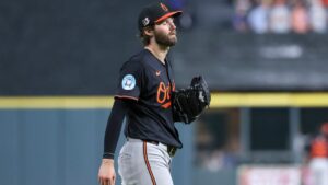 Ramón Urías evita el juego perfecto de Brandon Young con los Orioles