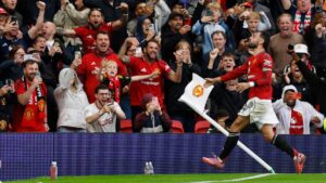 Bruno Fernándes salva al Manchester United de un nuevo ridículo tras marcar en el agregado ante Burnley