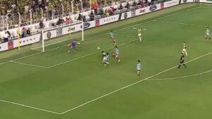 Jhon Jáder Durán se hace sentir y marca su primer gol oficial con el Fenerbahce en Champions League