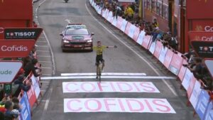 Jonas Vingegaard sella un golpe de autoridad: gana la etapa 9 y recorta distancias en su lucha por el título