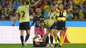 Charlyn Corral se encuentra bien tras patada de Mapi León en el Duelo de Estrellas ante Barcelona