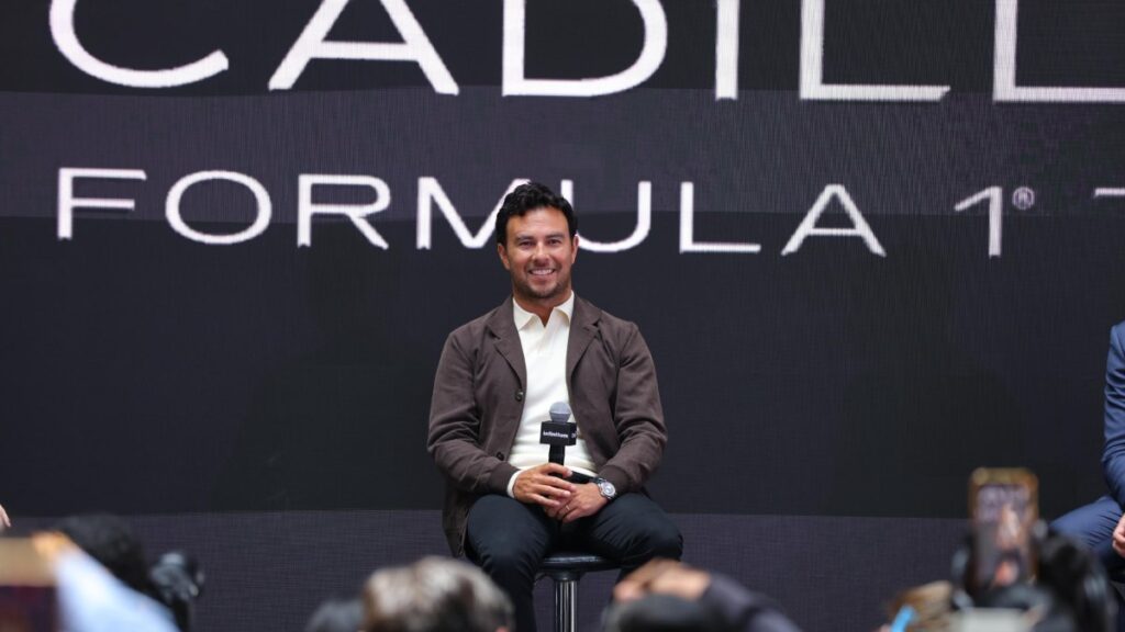 Checo Pérez se presentó en conferencia de prensa como nuevo piloto de Cadillac, de cara a la temporada 2026 de la Fórmula 1