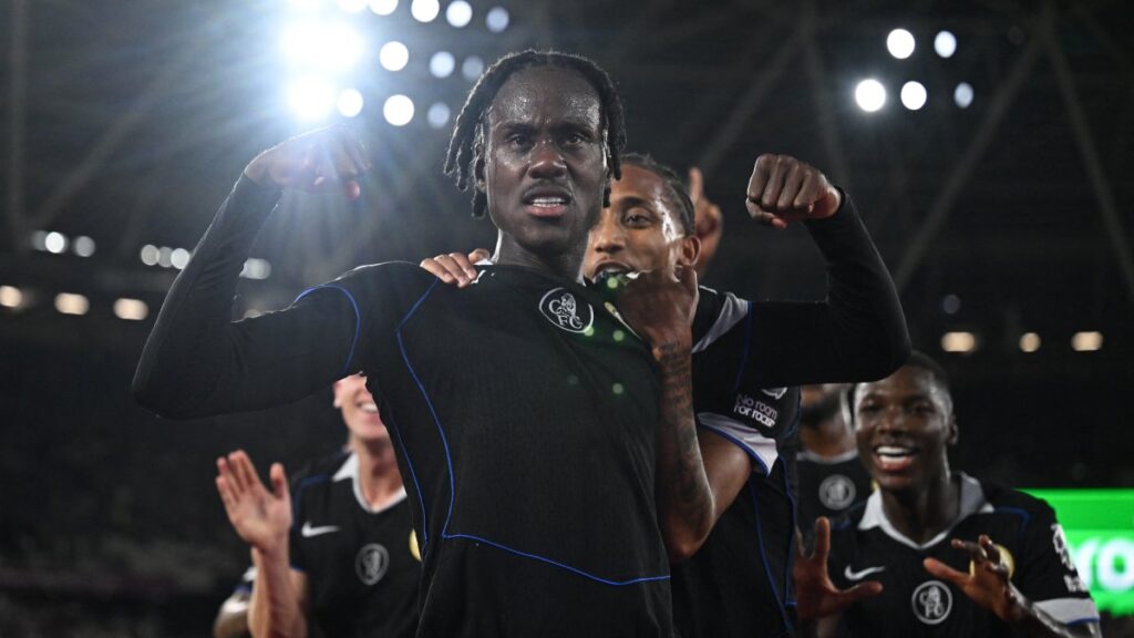 Chelsea remonta y golea