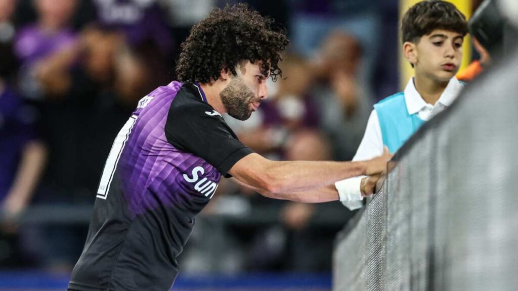 El AEK de Orbelín Pineda elimina al Anderlecht de Chino Huerta