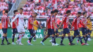 ¡Chivas es un hospital! Gabriel Milito, con bajas importantes para el partido ante Cruz Azul