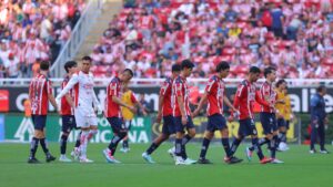 ¡Chivas cae con polémica! Juárez le propina su segunda derrota en fila en un agónico encuentro