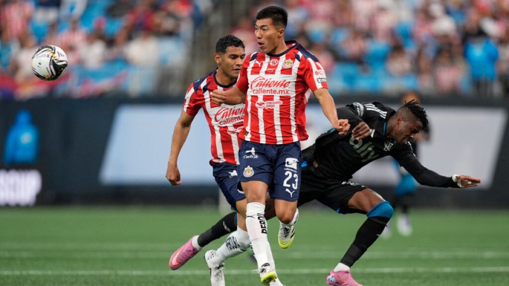 Chivas se impone en penaltis a Charlotte