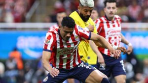 ¡A la misma hora! El Clásico Nacional cambia de fecha y se empalma con pelea del Canelo