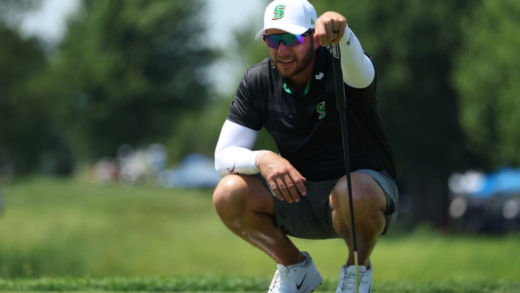 Dean Burmester se lleva el liderato en la ronda 2 del LIV Golf Chicago