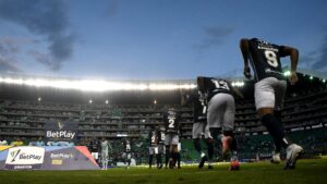 ¡Atención! Bus del Cali atropella a un hincha que fallece en la previa del partido ante el Medellín