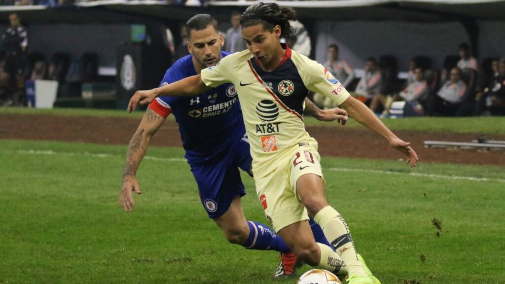 Diego Lainez durante su paso por el América